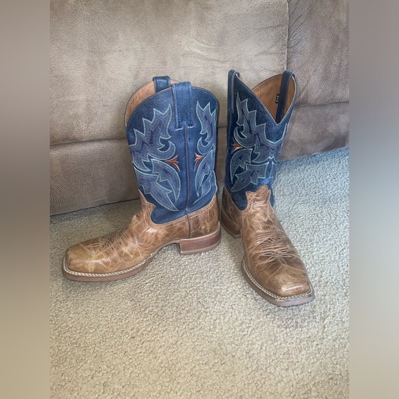Men’s Tony Lama Cowboy Boots
- wore once, too small
- Men’s size 9D - Picture 1 of 3